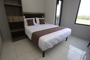 Capital O 95049 Aurora Rooms @ Riverdale