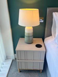 Modern Hawthorn Stay, New Forest Escape