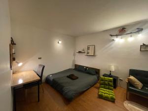 Mind Room Rooftop Lakeview Retreat in West Lake