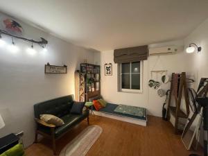 Mind Room Rooftop Lakeview Retreat in West Lake