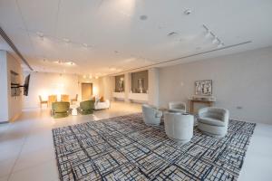 Free housekeeping visits during your stay - StayShort - Luxury 1BR in Dubai Creek Harbour Stunning Views Sleeps 4