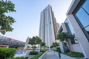 Free housekeeping visits during your stay - StayShort - Luxury 1BR in Dubai Creek Harbour Stunning Views Sleeps 4