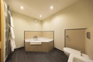 Chalet Chevalier, gym, hot tub, sauna