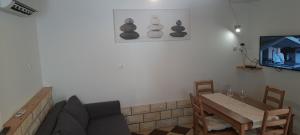 Kuća za odmor Tomina sa dva apartmana