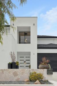 The Sanctuary Luxe Pool Retreat Near The Beach