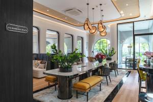 The Title Legendary Vintage Gloss