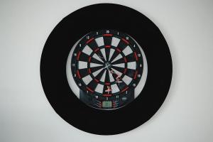 2 bed Leeds Centre - Free Parking, Private Terrace & Darts