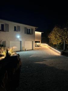 Logement climatisé, piscine, 4 personnes