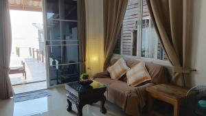 Tropical Sea Front House