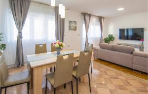Amazing Apartment In Omis