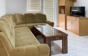 1 Bedroom Nice Apartment In Vir