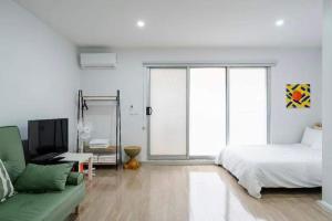 Brunswick Convenience 1BR Home