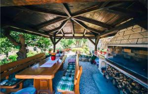 Stunning Apartment In Podstrana With Wifi