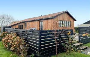 Amazing Home In Mesinge With Wifi