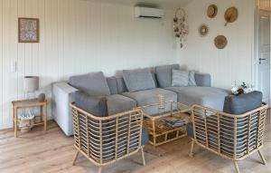 Amazing Home In Mesinge With Wifi