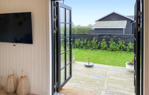 Amazing Home In Mesinge With Wifi