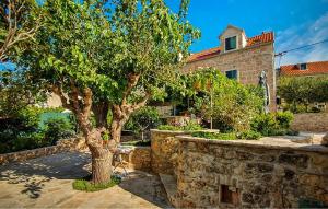 Nice Apartment In Bol With Wifi