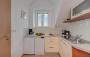 Nice Apartment In Bol With Wifi