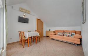 Nice Apartment In Bol With Wifi