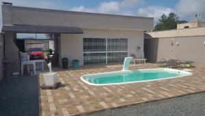 Linda casa com piscina Piçarras