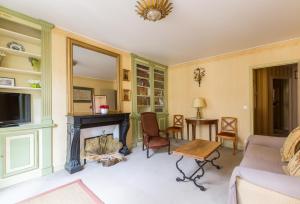 Veeve - Footsteps from the Tuileries