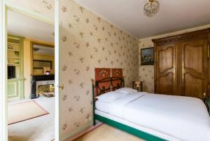 Veeve - Footsteps from the Tuileries