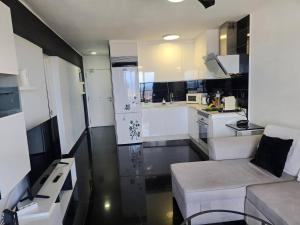 Sunset in Los Geranios by HelloApartments