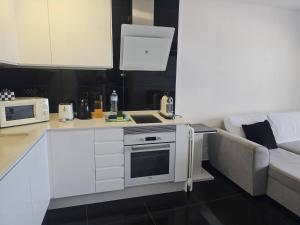 Sunset in Los Geranios by HelloApartments