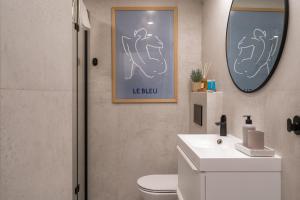 Korfantego 18th Floor Skyline City View by BookingHost