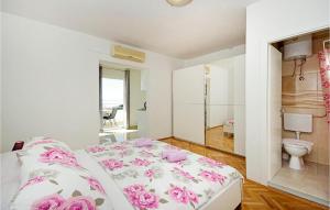 Gorgeous Apartment In Tucepi With House Sea View