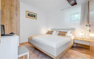 Pet Friendly Apartment In Bol With Wifi