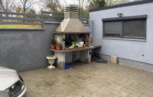 1 Bedroom Cozy Apartment In Tribalj