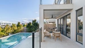 Waterfront Oasis Retreat in Hope Island