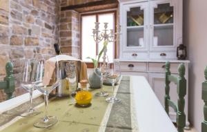 Gorgeous Apartment In Oprtalj With Wifi