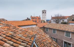 Gorgeous Apartment In Oprtalj With Wifi