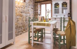 Gorgeous Apartment In Oprtalj With Wifi