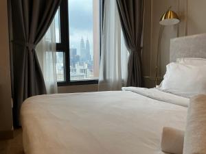 Lucentia Suties Rooftop pool by Lalaport KL