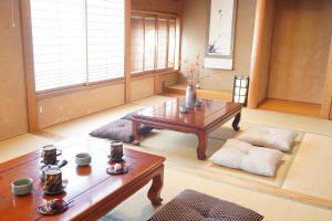 Max 29 ppl, Entire building, near ski resort,16 beds, 4 futons ,Washer and dryer!!