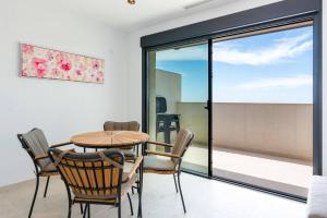 House with Jacuzzi and Amazing Sea Views, sauna and gym