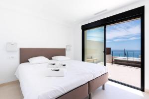 House with Jacuzzi and Amazing Sea Views, sauna and gym