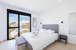 Stunning House with Private Jacuzzi and Sea views