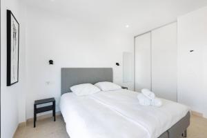 Stunning House with Private Jacuzzi and Sea views