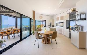 Luxury House with Private Pool, Jacuzzi and Wellness Spa