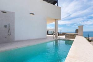 Luxury Villa with Private Pool and Hot Tub - access to gym, sauna & wellness centre