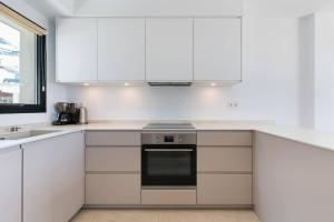 Luxury Villa with Private Pool and Hot Tub - access to gym, sauna & wellness centre