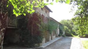 Spacieuse maison avec piscine partagée à Razès