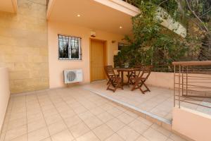 Modern Ground Flr 1 bdr flat with veranda and Parking