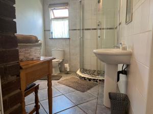 Welcoming One Bedroom Flatlet with Pool