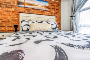 Cosy escape Balcony High speed WiFi Amenities