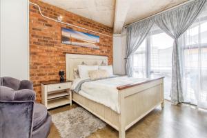 Cosy escape Balcony High speed WiFi Amenities